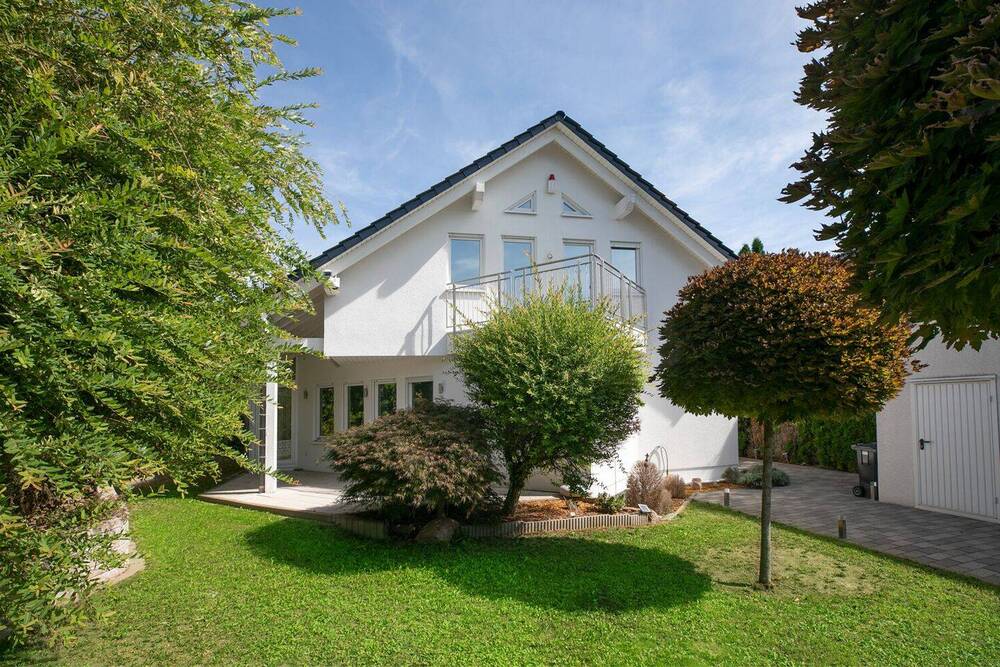 Thumbnail-Großzügiges Familiendomizil mit Wintergarten auf hohem energetischem Level