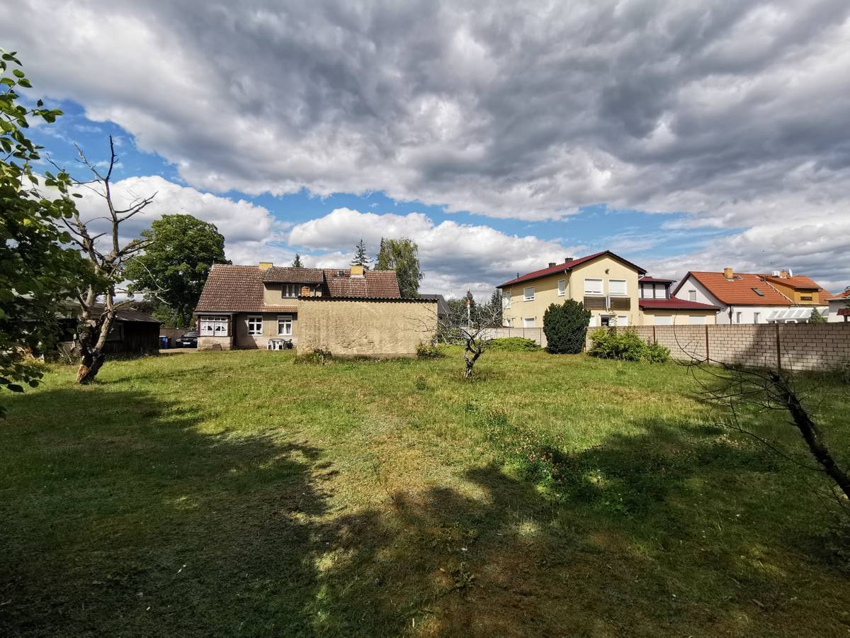 Grundstück mit Einfamilienhaus