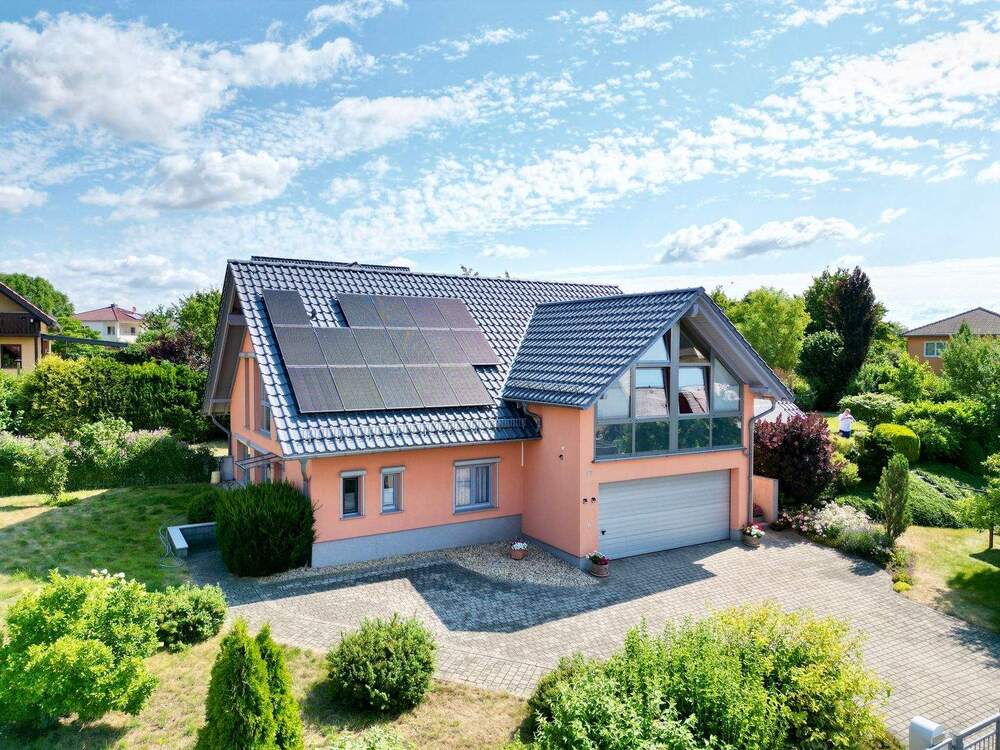 Thumbnail-*Hochwertig und massiv gebautes Architektenhaus in Höhenlage von Dresden-Gönnsdorf*