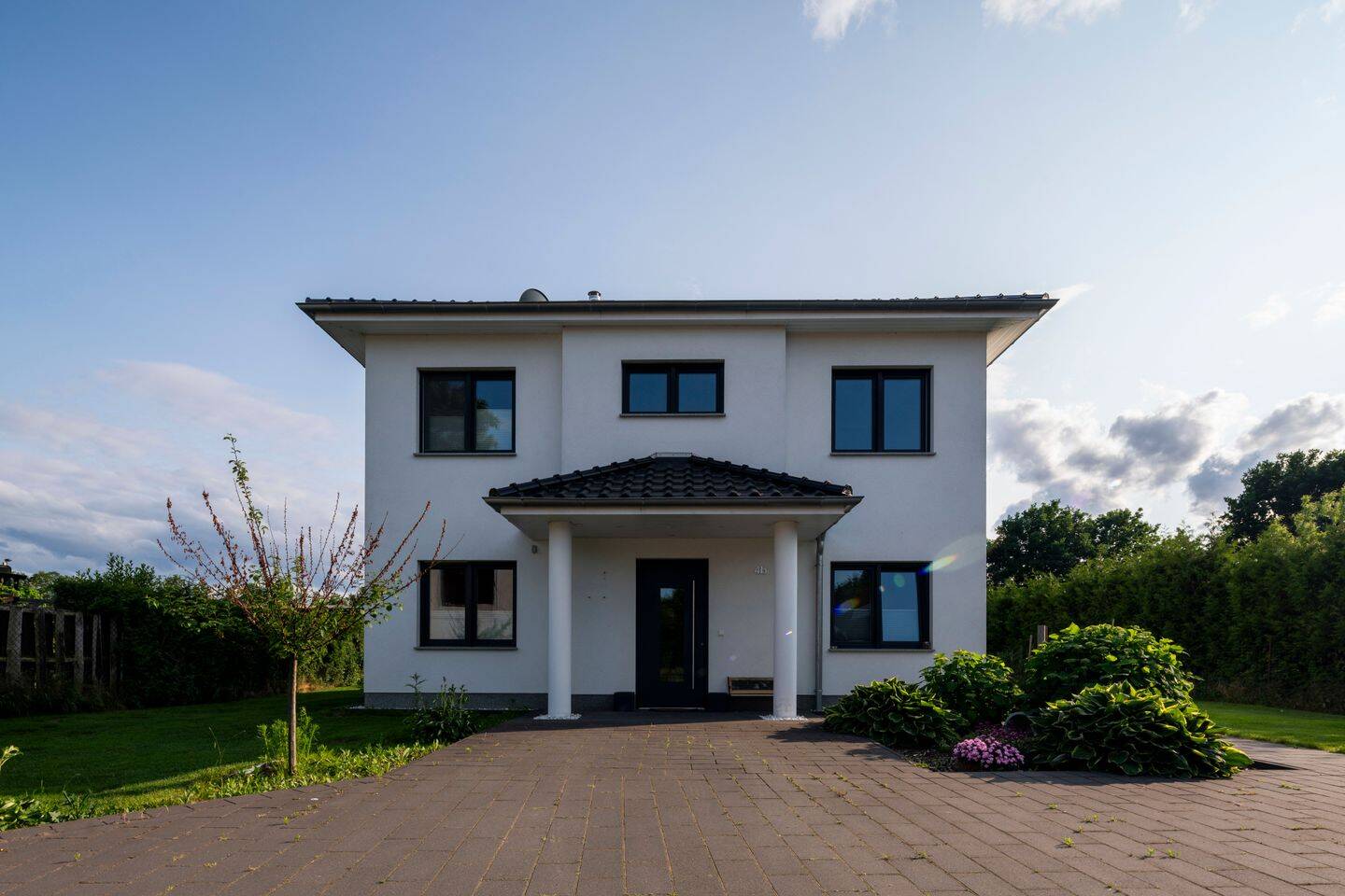 Thumbnail-Modernes Einfamilienhaus mit Weitblick: Effizienz trifft Komfort auf 1.550?m² Grundstück