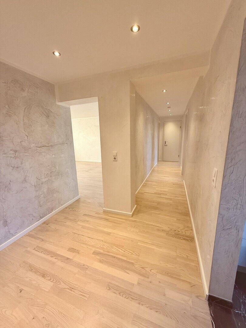 Thumbnail-Provisionsfrei! Top-renovierte 3-Zi.-Wohnung mit Balkon, TG & Aufzug