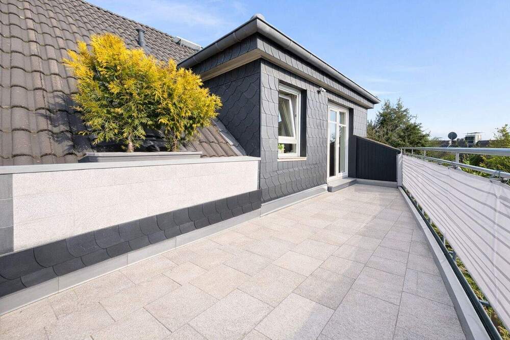 Thumbnail-Außergewöhnliche Dachgeschosswohnung mit großzügigem Wohnbereich und Süd-West-Balkon