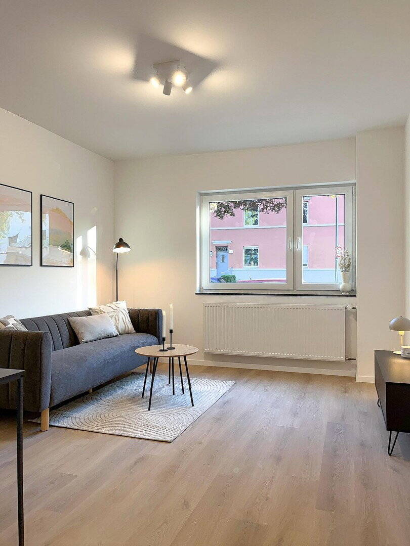 Thumbnail-Kernsaniert & sofort bezugsfrei! Zentrale 2,5 Zi. EG-Wohnung mit Keller - für Senioren, Paare, WG