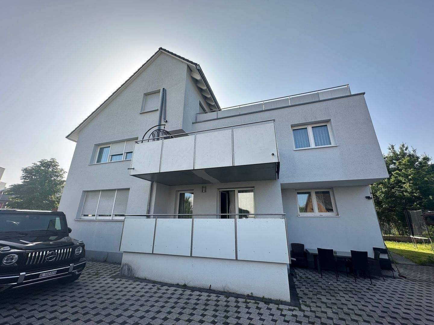 Thumbnail-3 Familienhaus mit großem Grundstück, 2 Garagen, 1 Carport und 5 Aussenstellplätze