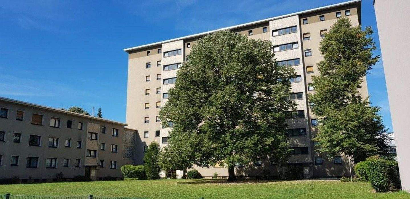 Thumbnail-Reserviert! sofort einzugsbereit, kpl. renovierte 3 Zimmerwohnung im 1. OG, ohne Maklerkosten