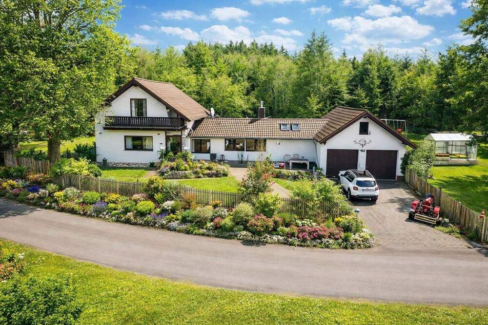 Thumbnail-Landhaus Anwesen in exponierter Aussichtslage auf einem Höhenzug nahe Nürburgring provisionsfrei