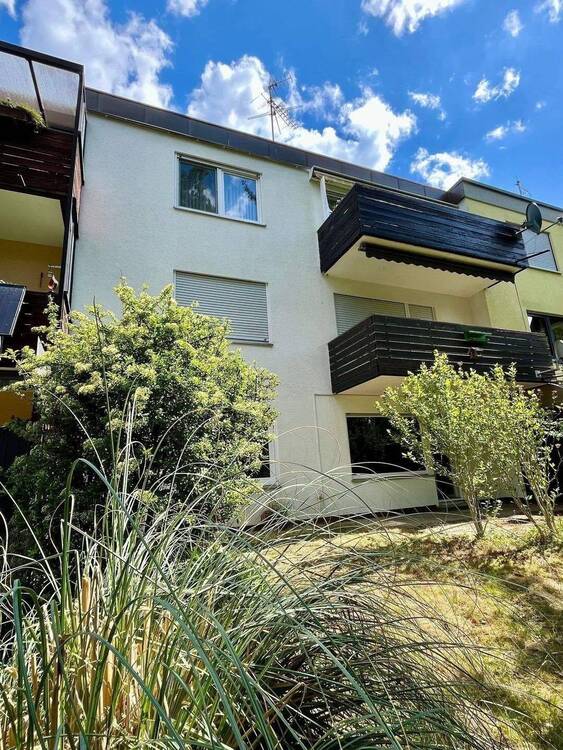 Thumbnail-2-Fam.-Haus + Souterrain-Einheit mit Garten, Balkonen, 2 Garagen in top Lage in Zirndorf