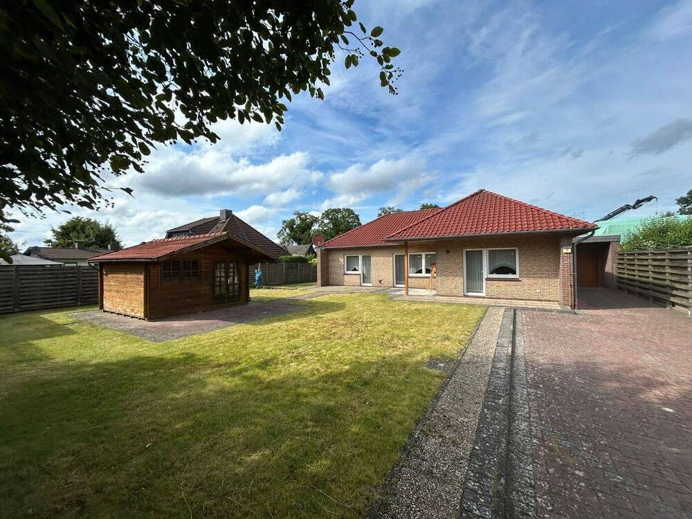Thumbnail-Ebenerdiger Walmdachbungalow in SandkrugHatterwüsting
