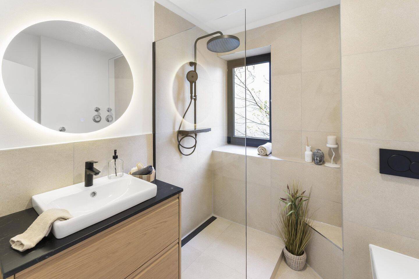 Thumbnail-***ERSTBEZUG NACH MODERNISIERUNG - 2,5-ZI.-WOHNUNG MIT XXL-BALKON & STELLPLATZ; ohne Provision