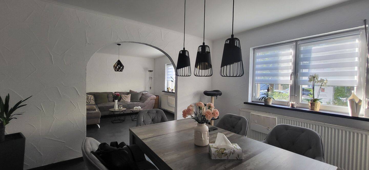 Thumbnail-MERZIG -STADTNAH - EINSEITIG ANGEBAUTES GERÄUMIGES EINFAMILIENHAUS MIT VIEL PLATZ - VIER SCHLAFZIMMER, TERRASSE, KLEINEM NATURIDYLL + GROSSE GARAGE