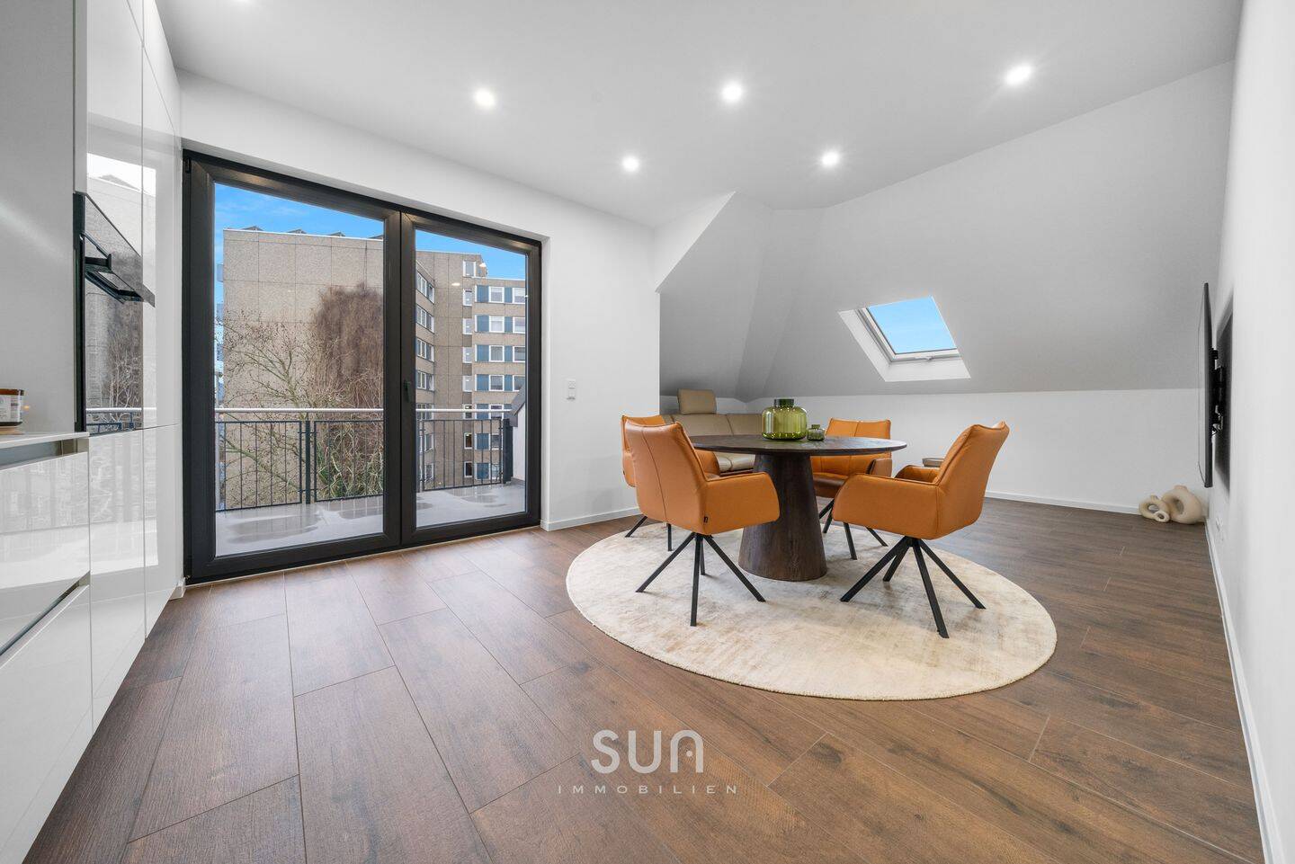 Thumbnail-WOHNEN AUF HOHEM NIVEAU? - Stilvolle Etagenwohnung mit Loggia & Aufzug