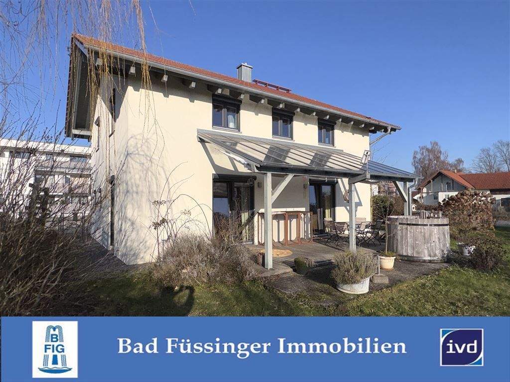 Thumbnail-Modernes, energieeffizientes Einfamilienhaus mit Dreifachgarage auf großem Grundstück