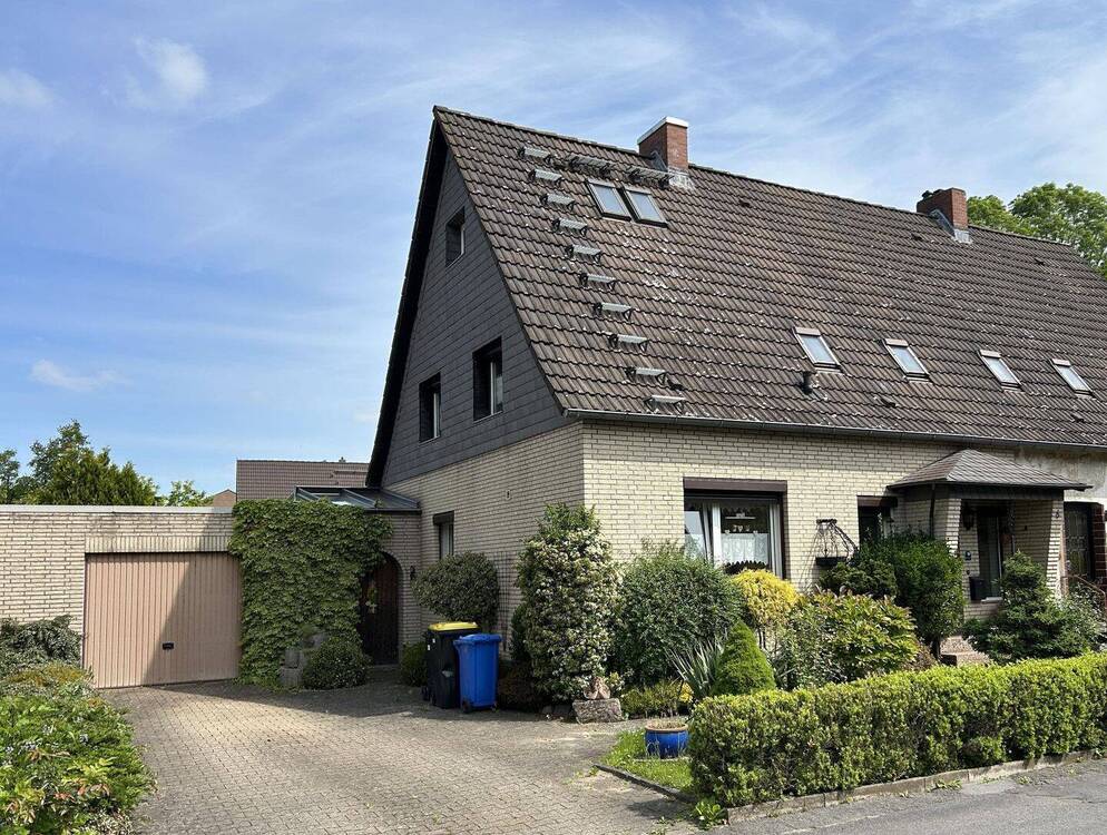 Thumbnail-Doppelhaushälfte mit Garten, Garage und überdachter Terrasse in Salzgitter-Hallendorf