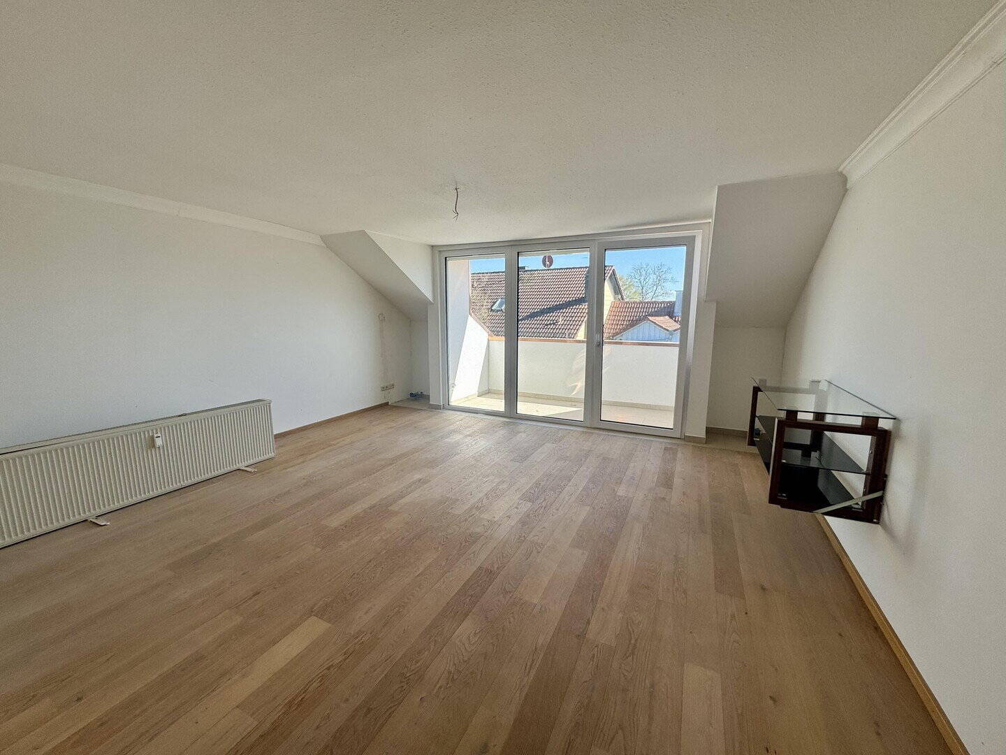 Thumbnail-3,5-Zimmer-Dachgeschosswohnung mit neuem Balkon, 2 Stellplätzen & schöner Aussicht