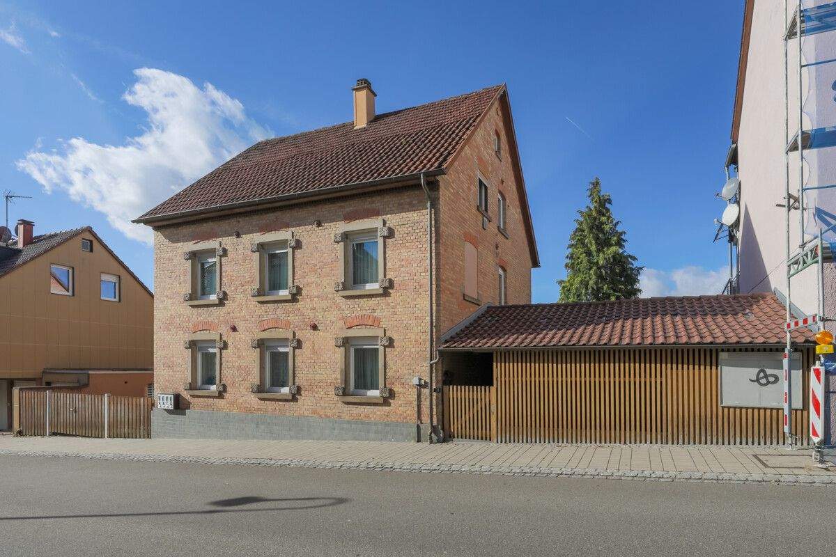 Thumbnail-Viel Platz! Solides Wohnhaus mit Nebengebäuden