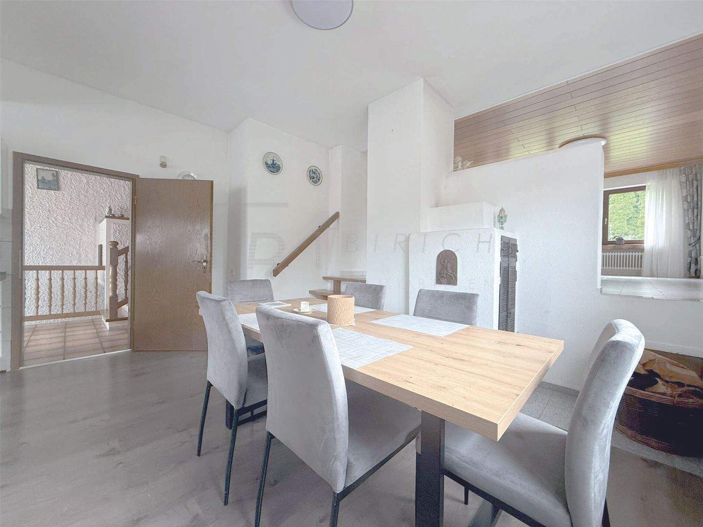 Thumbnail-Großzügiges Einfamilienhaus mit Einliegerwohnung und weitläufigem Grundstück