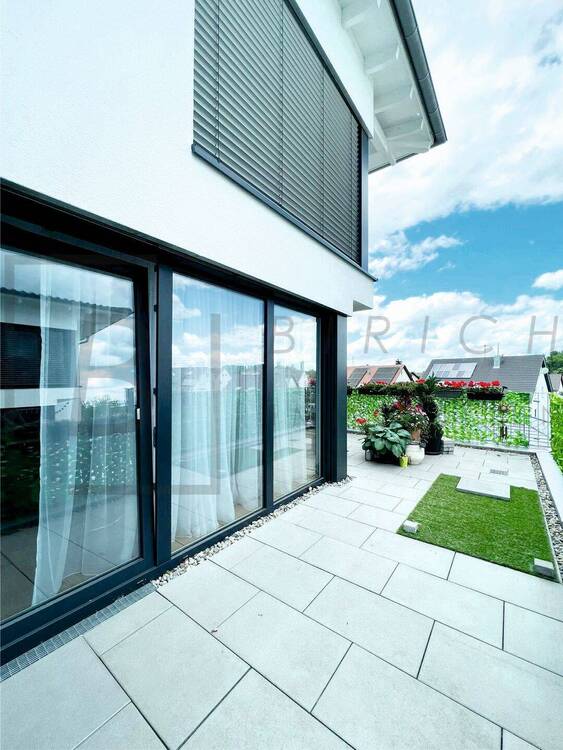 Thumbnail-KfW-55 Exklusive Doppelhaushälfte in Nersingen mit Doppelgarage- Ihr neues Zuhause