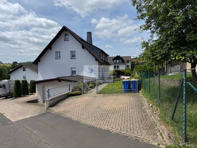 Thumbnail-Rentabeles 3 Fam-Haus mit Doppelgarage