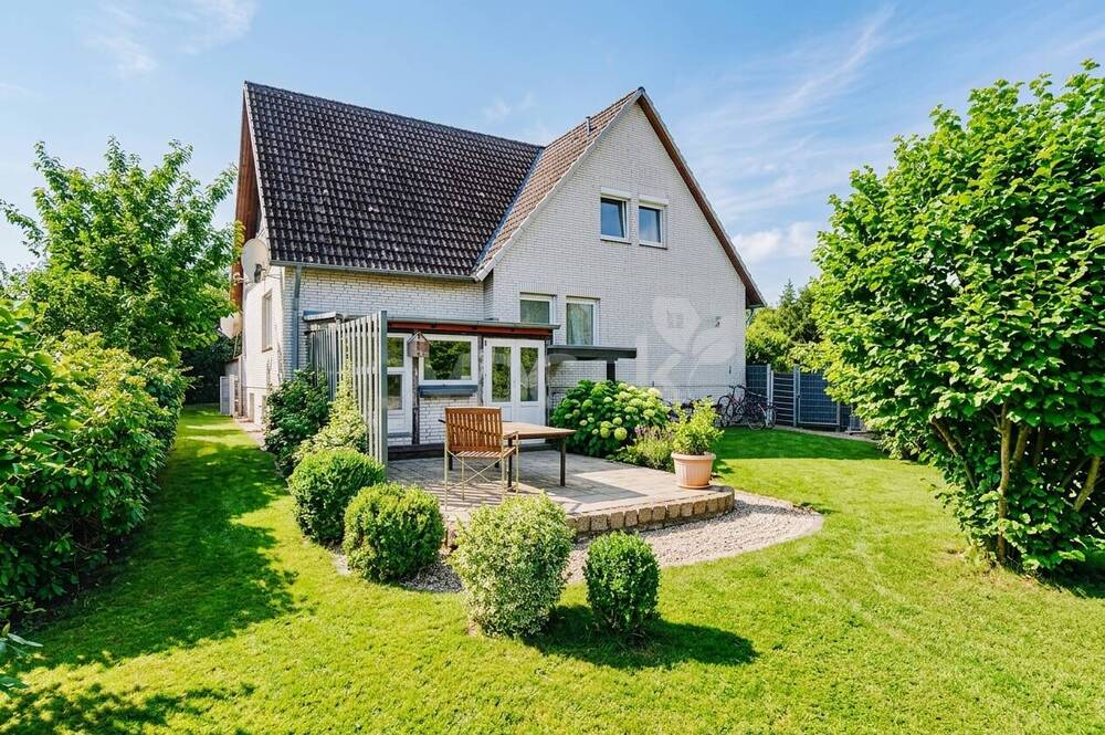 Thumbnail-Großzügiges Einfamilienhaus mit 1.600 m² Grundstück und flexibler Raumaufteilung.