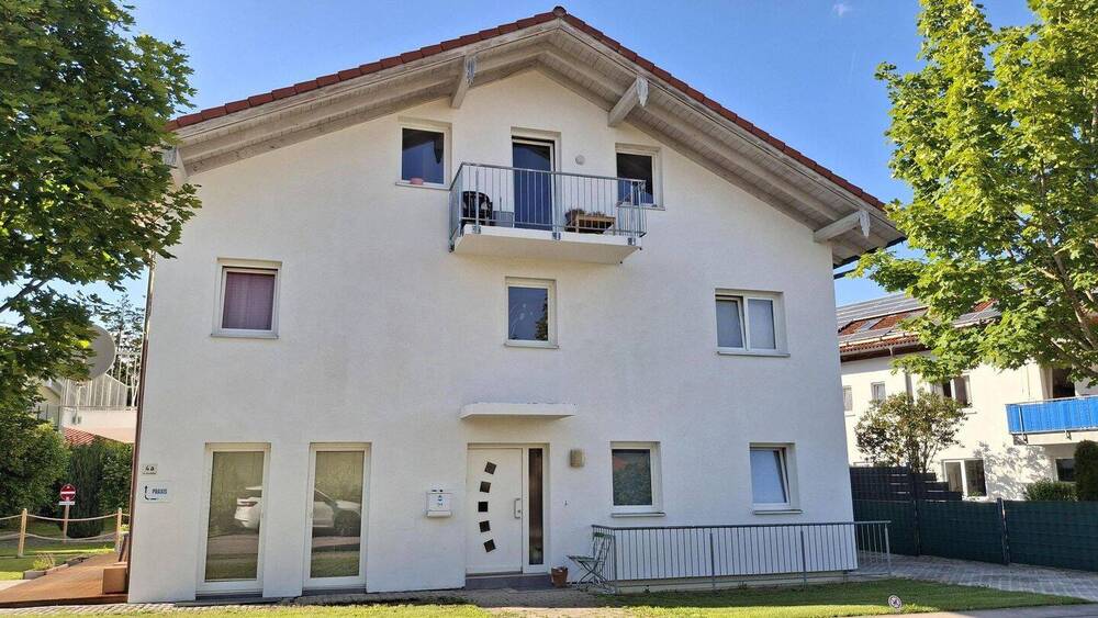 Thumbnail-DG Wohnung mit Süd-Balkon und Einbauküche. Tierhaltung nicht erwünscht.