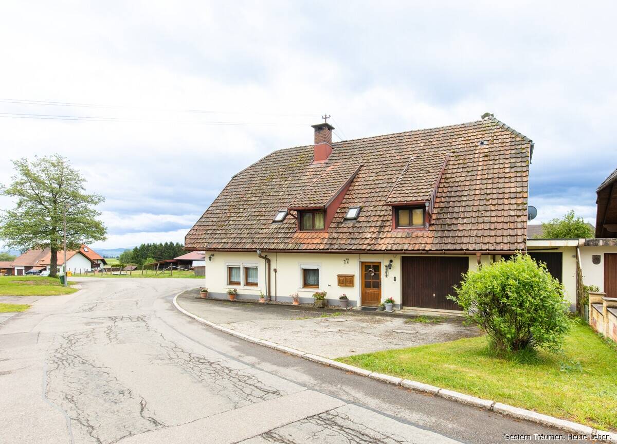 Thumbnail-Familienfreundliches Wohnen| Zweifamilienhaus mit neuer Doppelgarage und großem Garten in Schweikhof