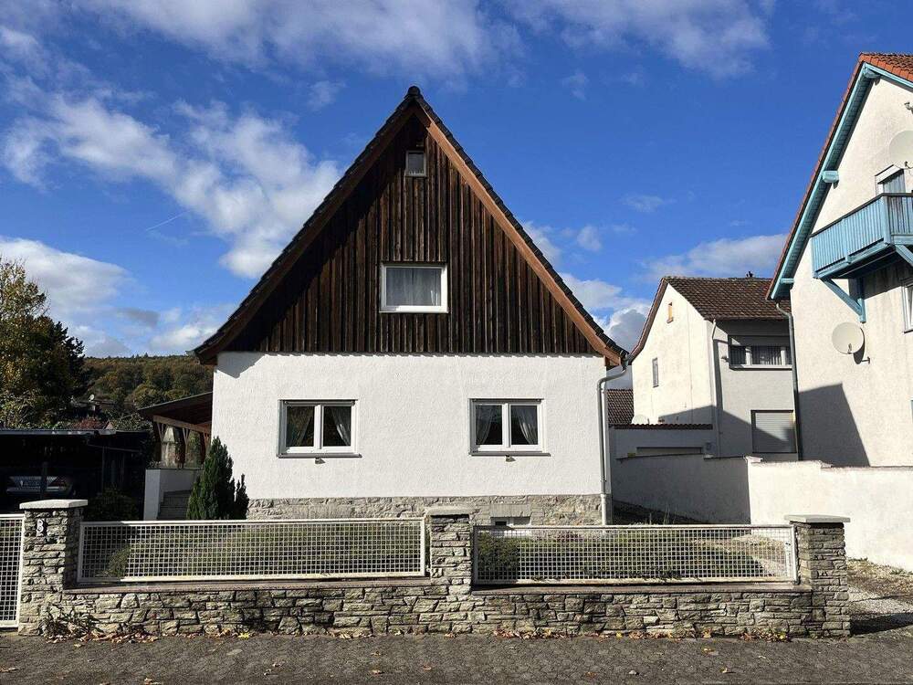 Thumbnail-1-2 Familienhaus mit 8 Zimmern und schönem grossen Garten sowie Garage Stellplätze