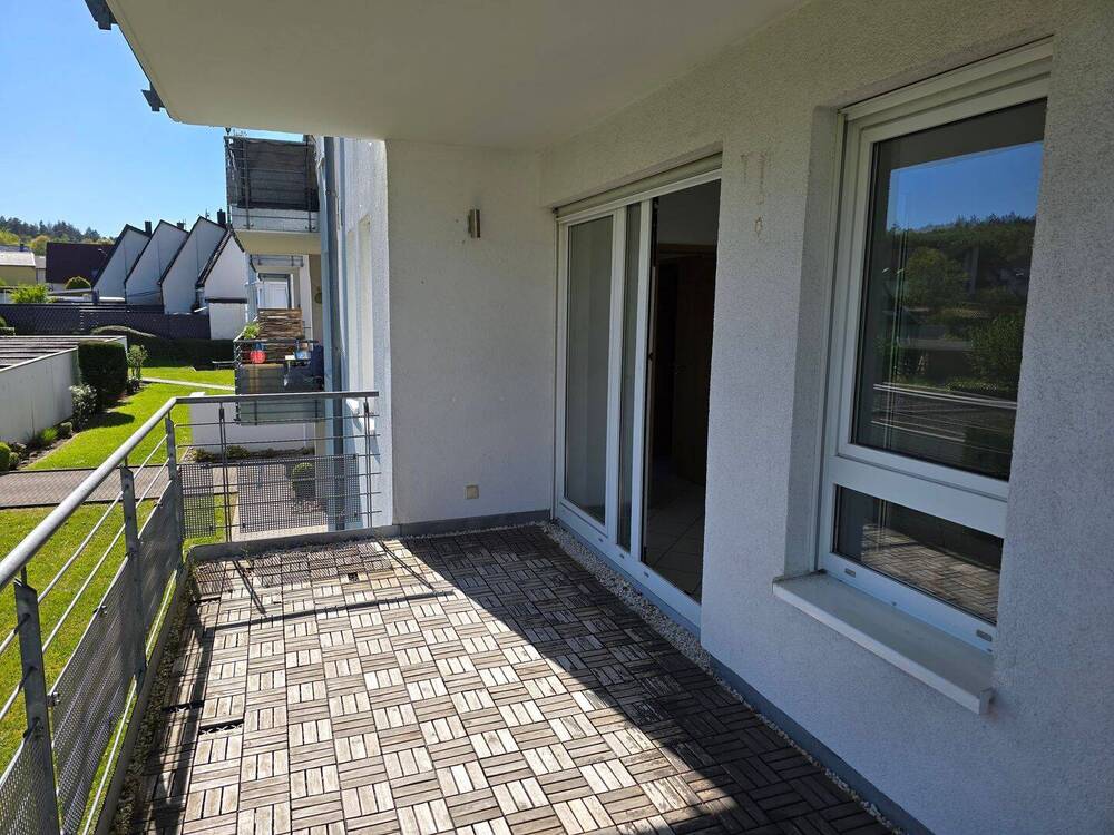 Thumbnail-Kirkel, zentrale Ortslage, gut geschnittene Wohnung mit Balkon und Garage