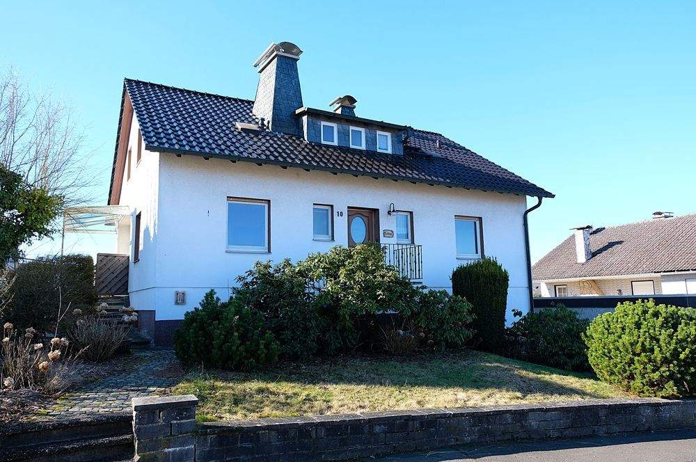 Thumbnail-Solides Einfamilienhaus mit ELW in angenehmer Lage von Wippershain !
