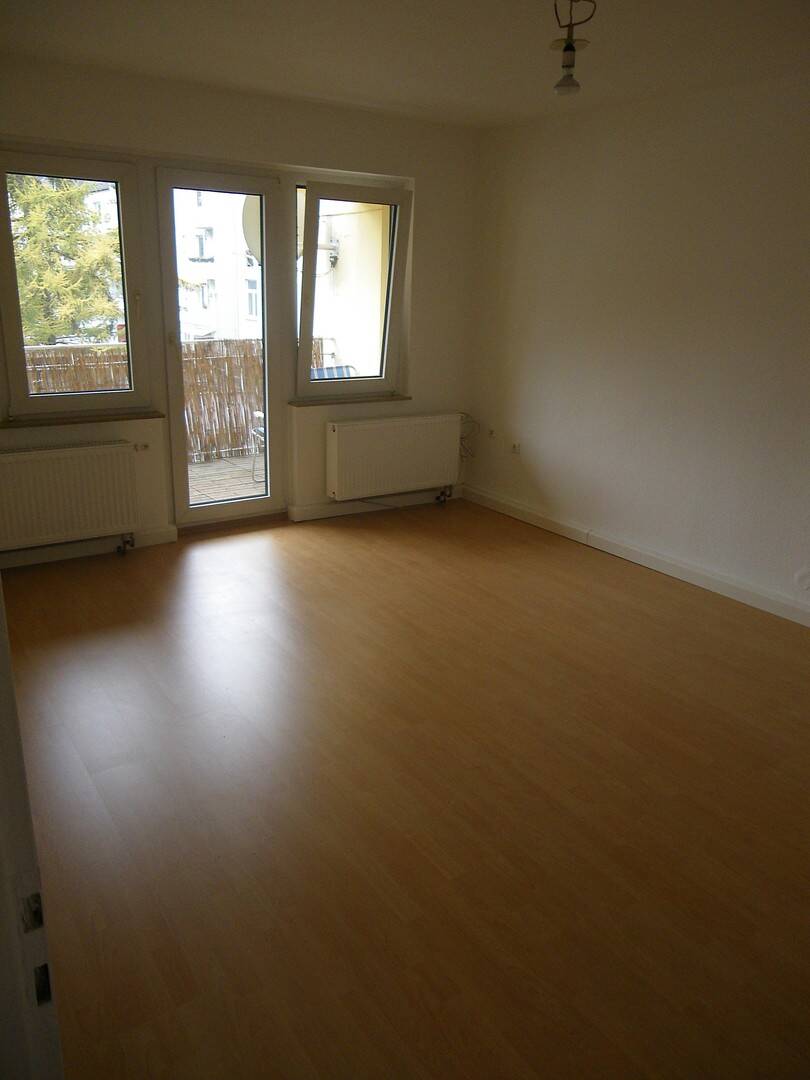 Thumbnail-Großzügige 3,5 Zimmer Wohnung im schönen Saarlandstraßenviertel