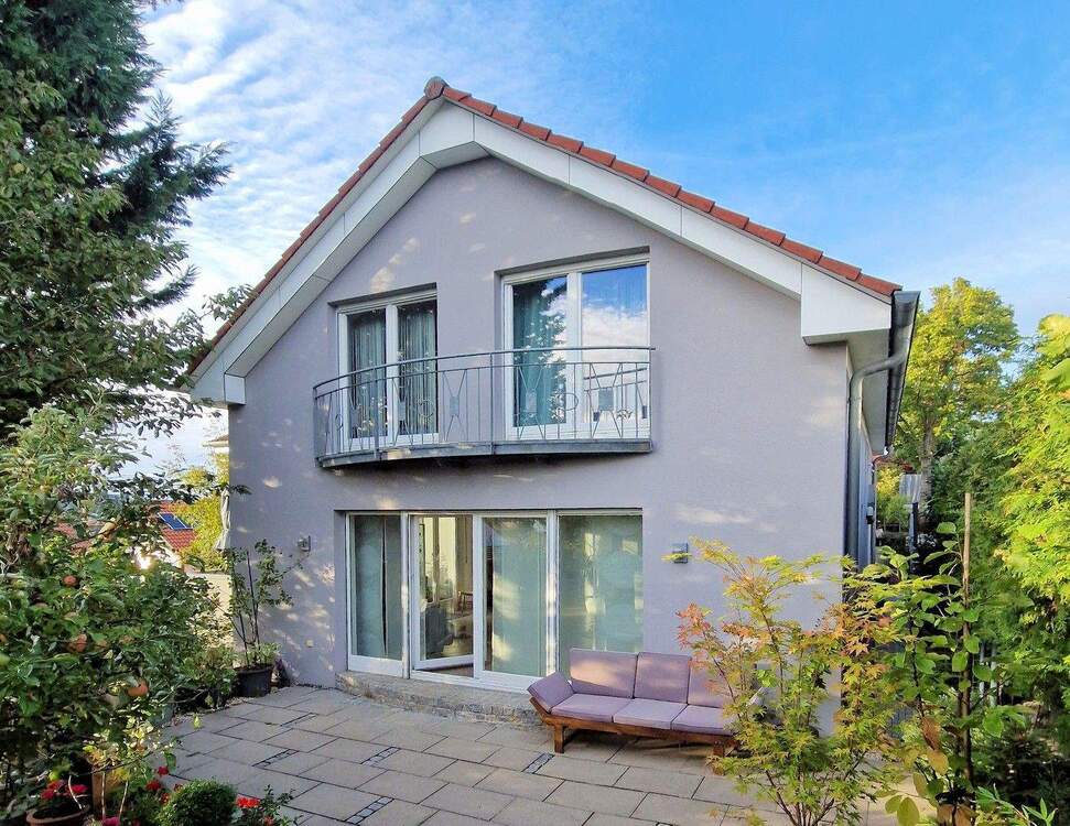 Thumbnail-Von Privat: Lichtdurchflutetes Architekten-Haus mit Einliegerwohnung in Top-Halbhöhenlage