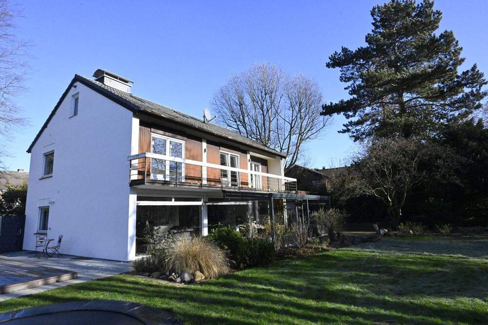 Thumbnail-Hochwertig modernisiertes Wohnhaus mit großem Grundstück & Pool in Bad Waldliesborn, Nähe Kurpark