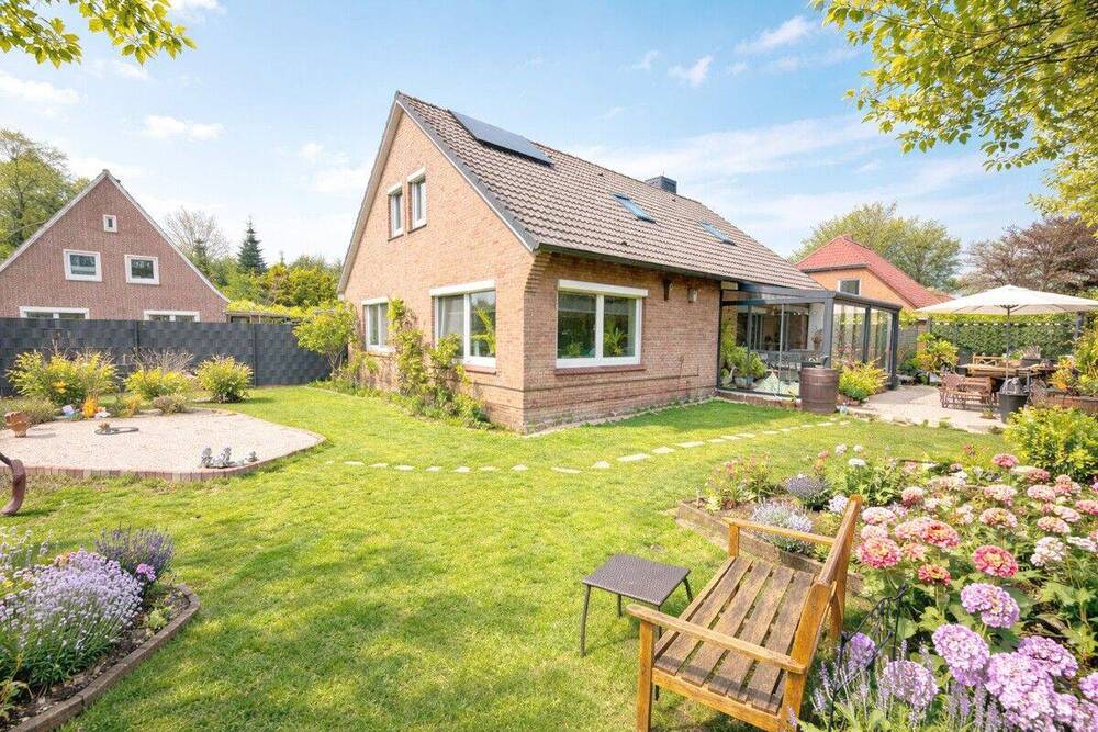 Thumbnail-Haus mit Einliegerwohnung, EBK, Sommergarten und Garage!