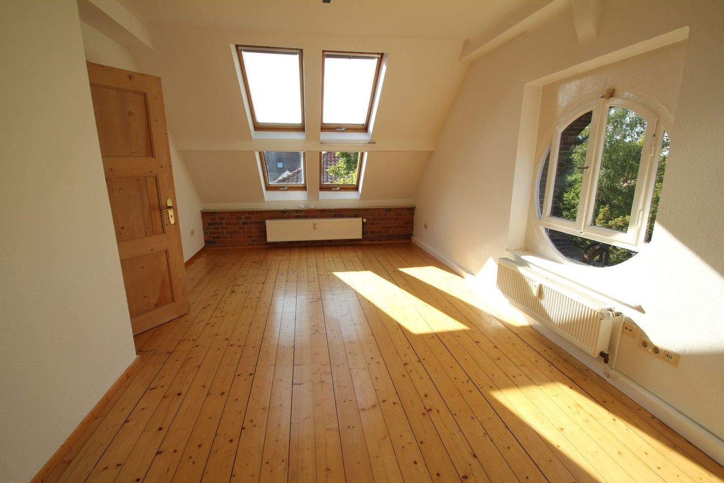 Thumbnail-Ostviertel, An der Schillerwiese, Sonnige 2-Zimmer-Dachgeschoß-Whg, HL E5