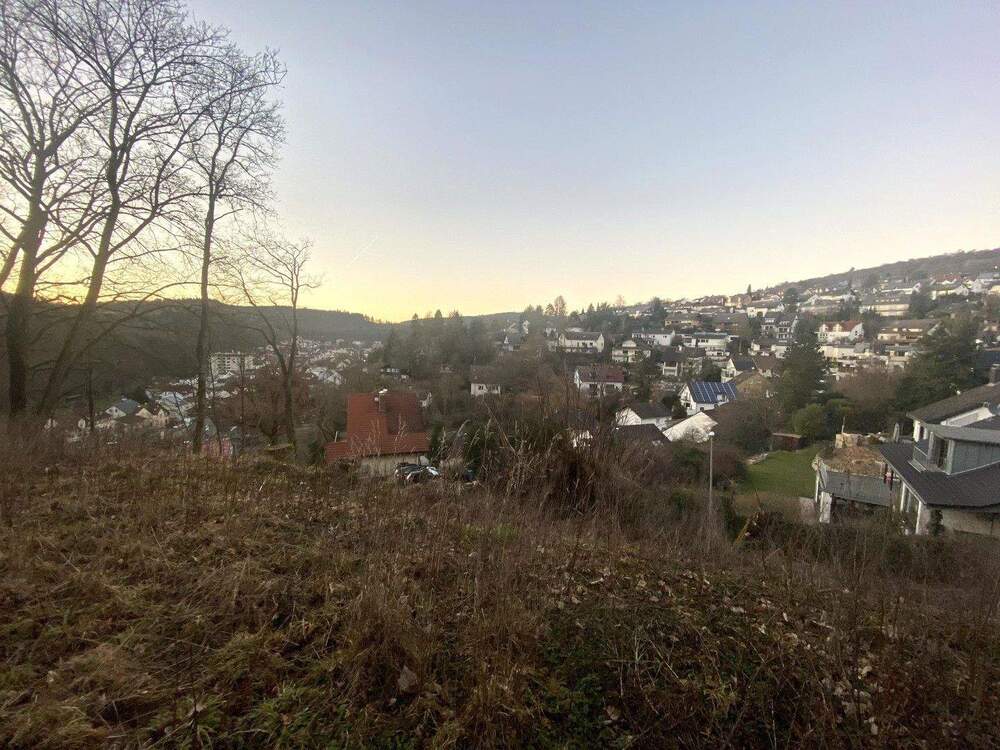 Thumbnail-Baugrundstück in Eppstein-Vockenhausen: Baugenehmigung für Zweifamilienhaus vorhanden.