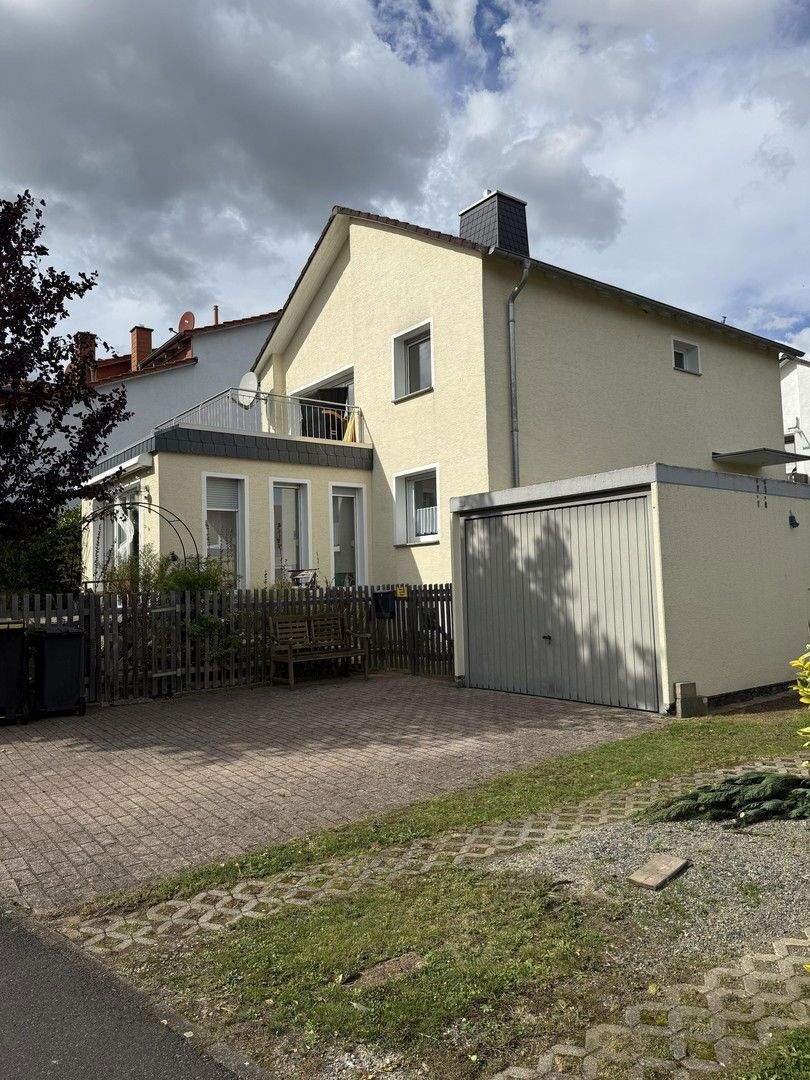 Thumbnail-Massives Einfamilienhaus mit Garage in gesuchter Lage von Baunatal Großenritte