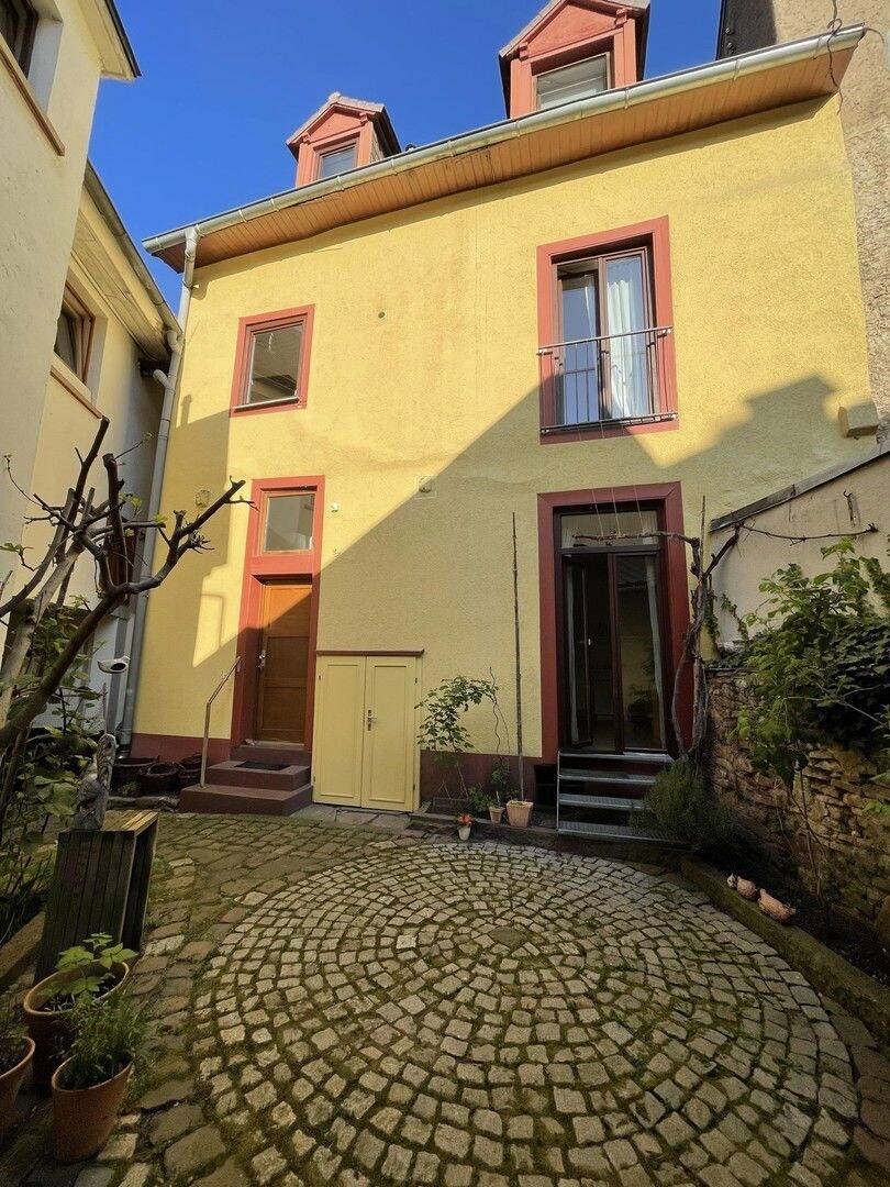 Thumbnail-EINZIEHEN UND WOHLFÜHLEN - UNIKATES HINTERHAUS-WOHNREFUGIUM IM HERZEN DER DURLACHER ALTSTADT...