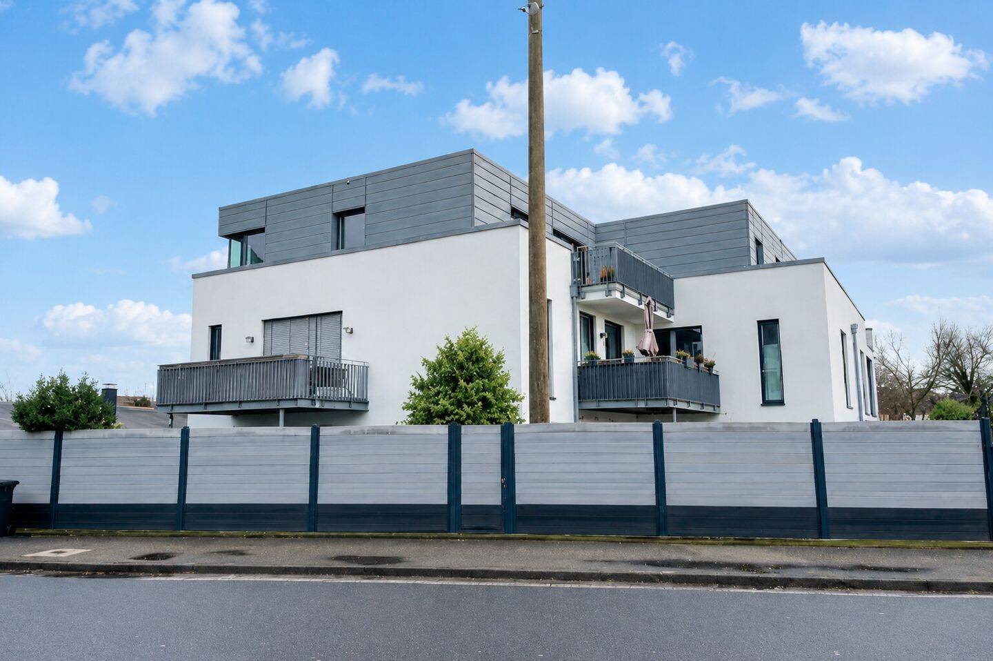 Thumbnail-Mehrfamilienhaus in Langenfeld: 8 Wohneinheiten, A+, Wärmepumpe, voll vermietet