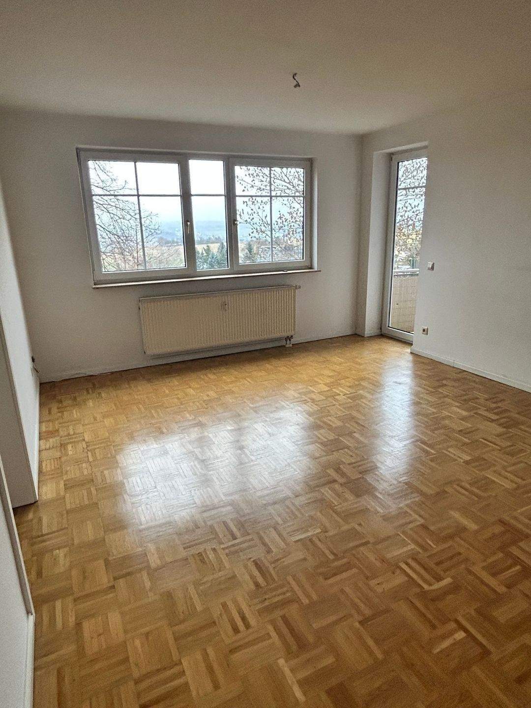 Thumbnail-+++Großzügige Wohnung mit Parkett, TG-SP, Balkon und schönem Weitblick+++