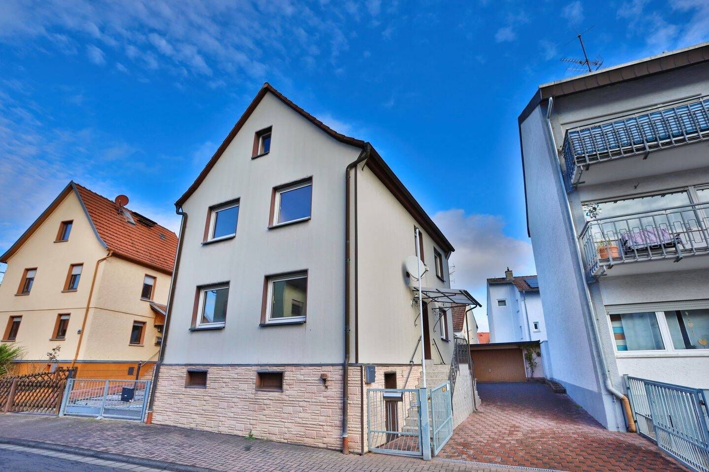 Thumbnail-Vielseitiges Mehrgenerationenhaus mit großem Anbau und Ausbaupotenzial in Freigericht-Somborn