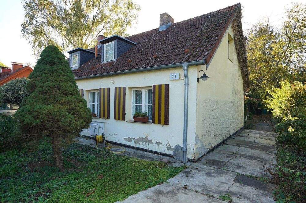 Thumbnail-Hauptstadtmakler-Bezugsfreies und erweiterungsfähiges Haus mit großem Grundstück