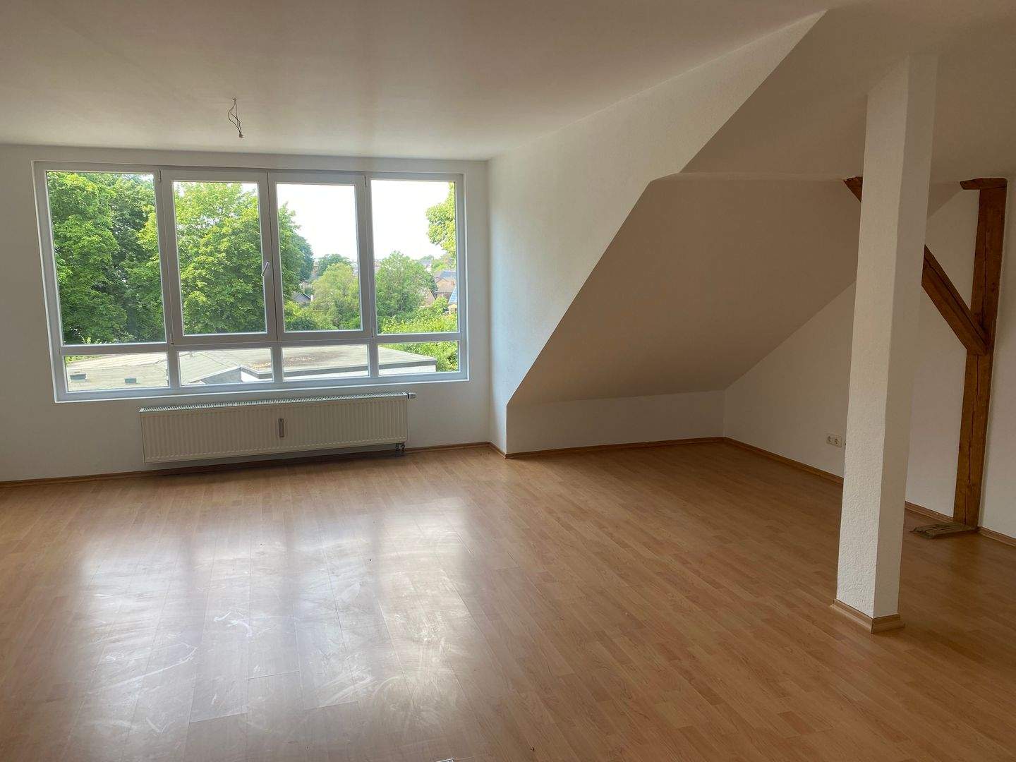 Thumbnail-Sehr schöne, renovierte 2-Zimmer-Dachgeschoss-Wohnung mit Einbauküche - nur schriftliche Anfragen -