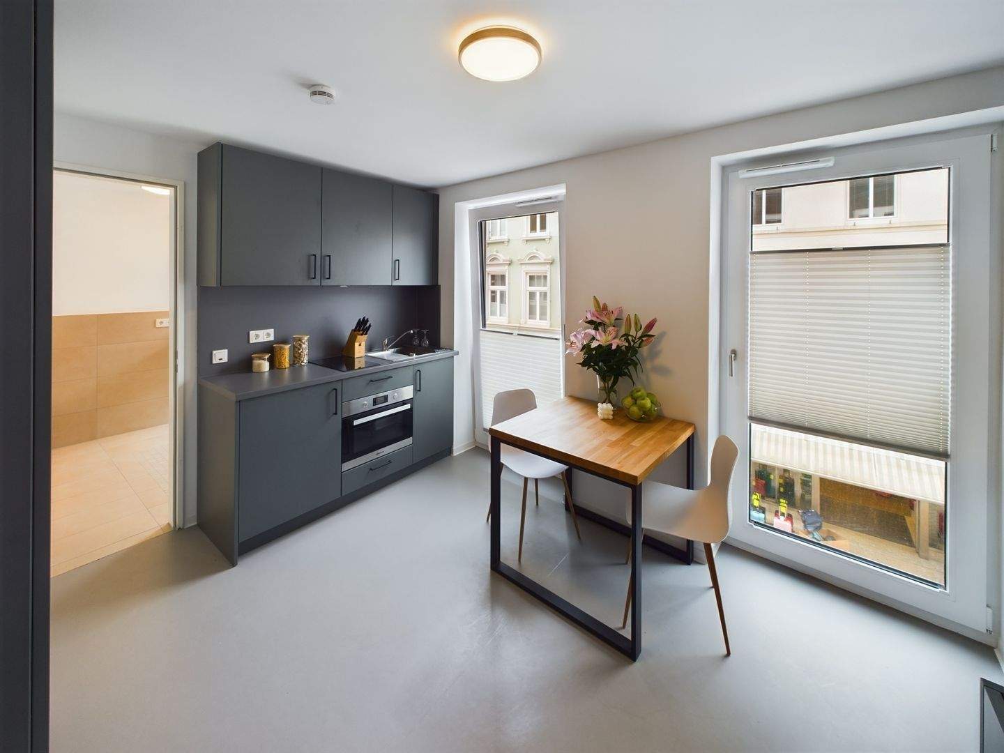 Thumbnail-Möbliertes + schickes 1-Zimmer-Apartment in Oldenburg, rollstuhlgerecht | Residence Plus Spa Shower