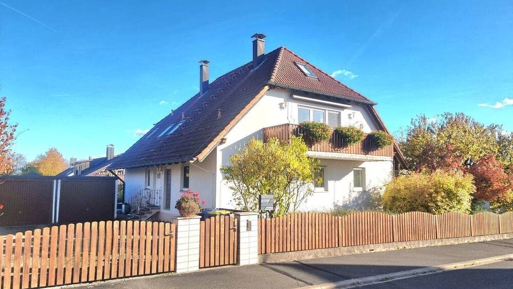 Thumbnail-Sehr schönes Wohnhaus mit großem Grundstück in Uehlfeld