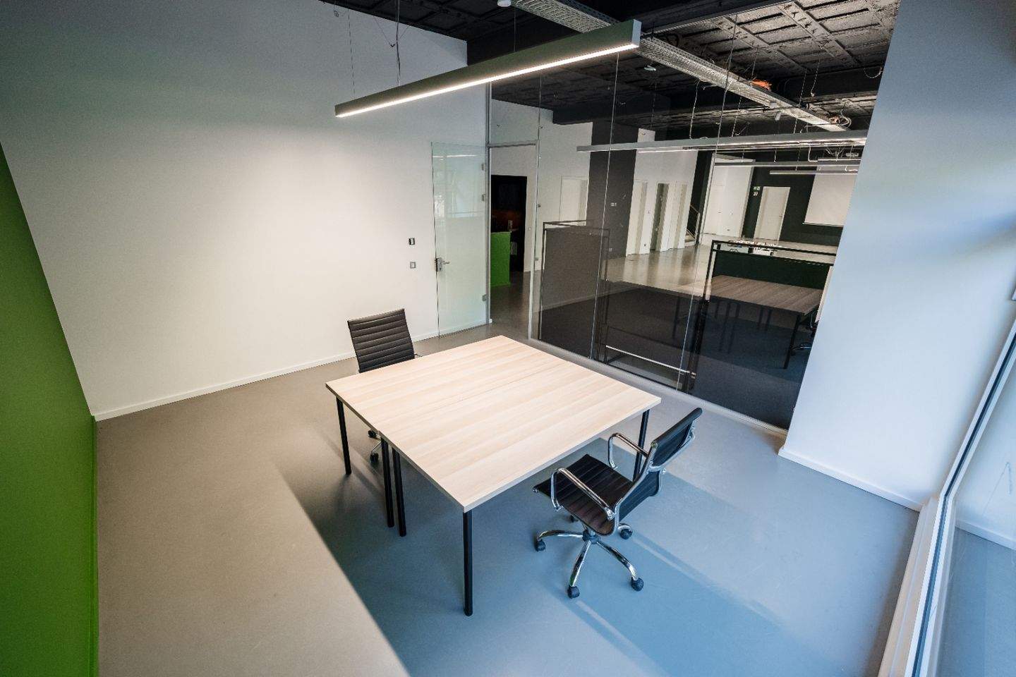 1 Privatbüro für 3 Personen
