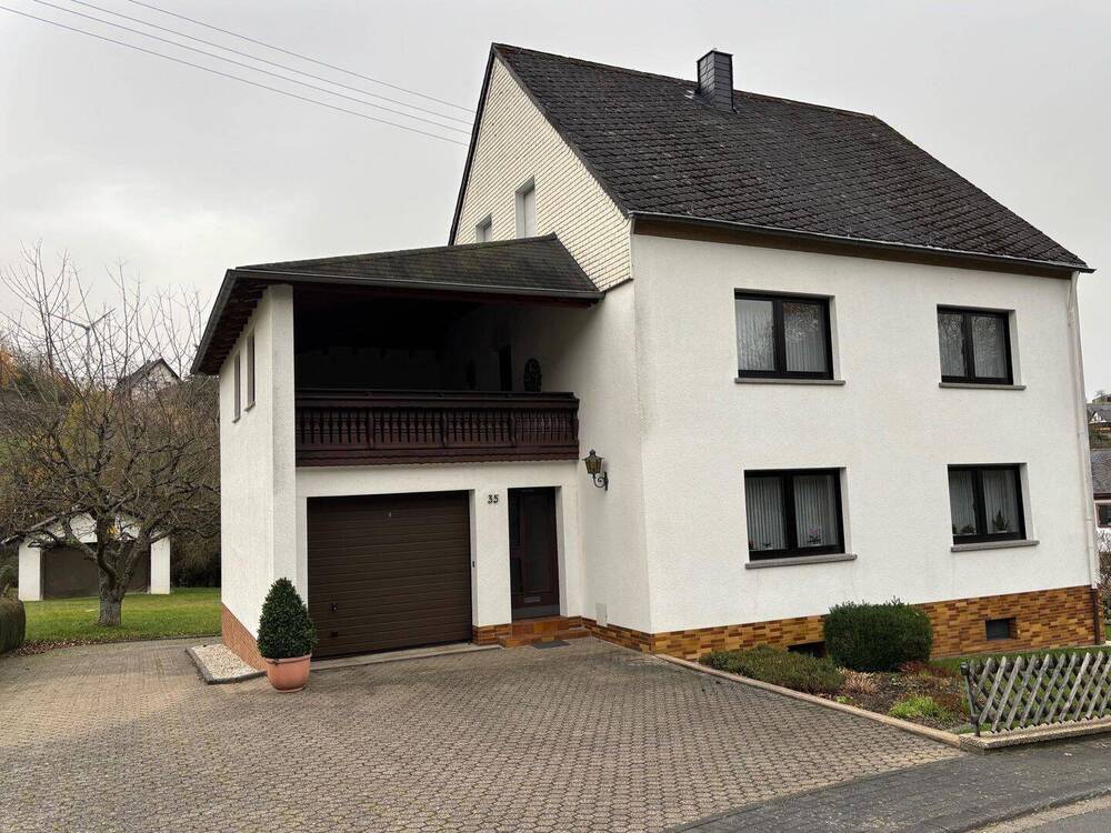 Thumbnail-Freistehendes Einfamilienhaus samt Doppelgarage mit großem Garten und angrenzendem Bachlauf