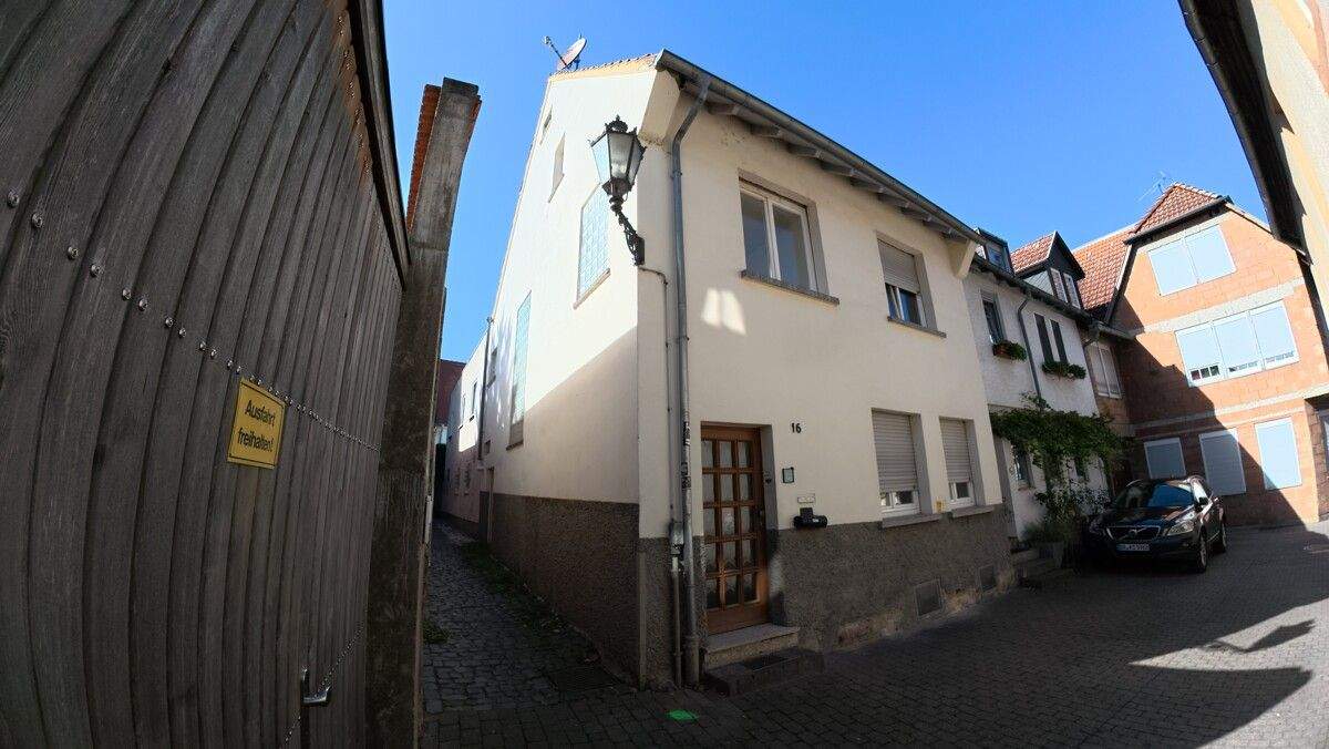 Thumbnail-WOHNEN AM MARKTPLATZ - VIELSEITIGE IMMOBILIE FÜR FLEIßIGE EIGENTÜMER