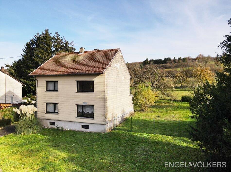 Thumbnail-Großzügiges Einfamilienhaus mit Baugrundstück in ruhiger Endlage!
