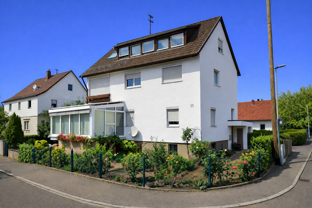 Thumbnail-Freistehendes Ein- bis Zweifamilienhaus m. Wintergarten u. schönem Gartenbereich in bevorz. Lage