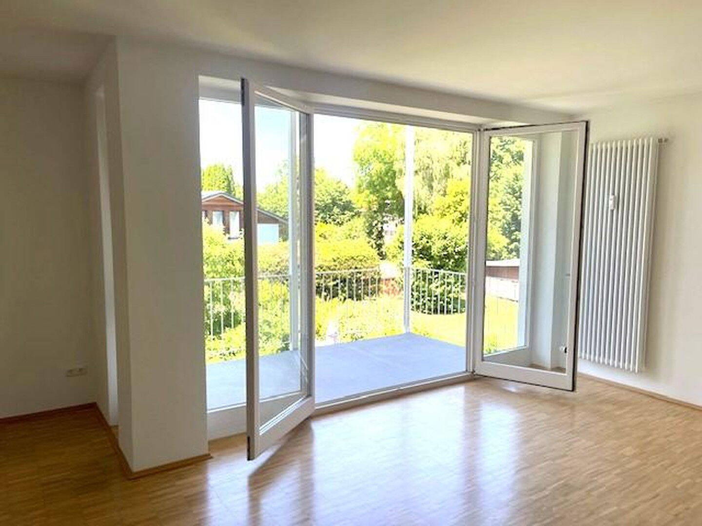 Westbalkon zum Garten