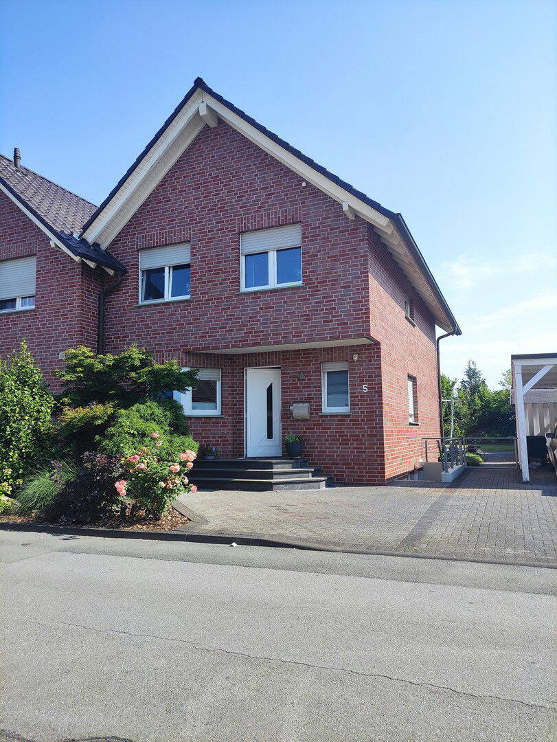 Haus Aussen Vorderansicht